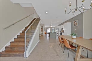 Building Photo - 4635 Calmont Ave