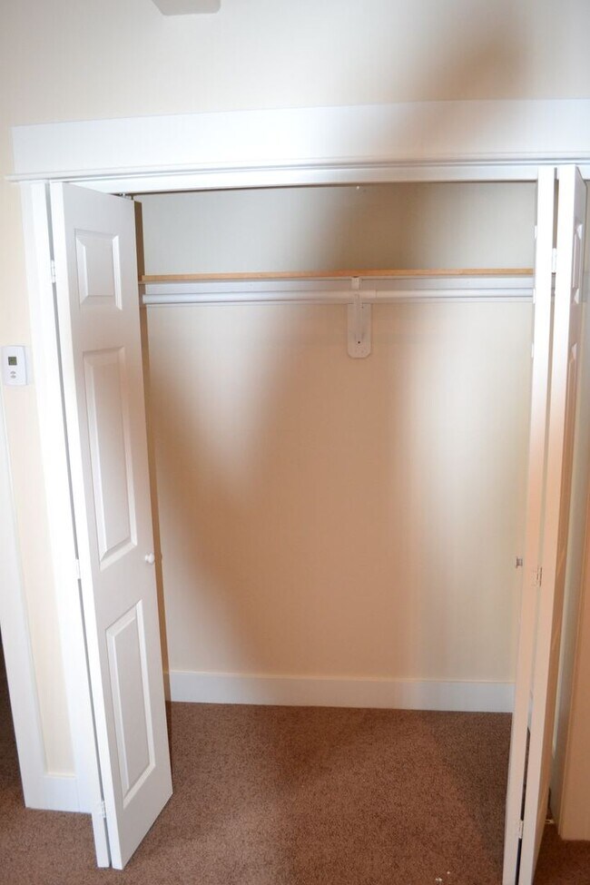 Building Photo - Oak Street Duplex