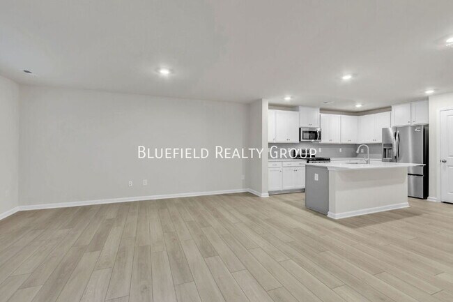 Building Photo - 808 Harper St