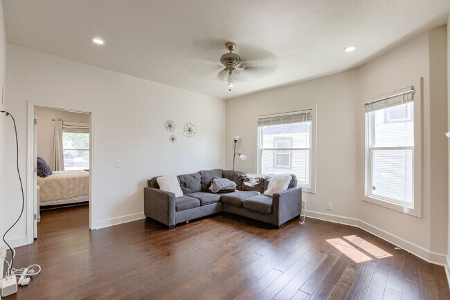 Building Photo - Blackstone Duplex