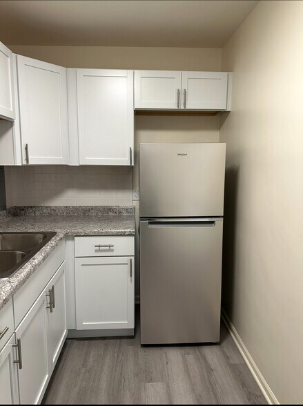 Building Photo - 1400 E 55th Pl