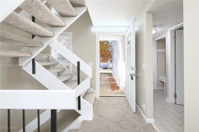 Building Photo - 267 Deepwood Dr