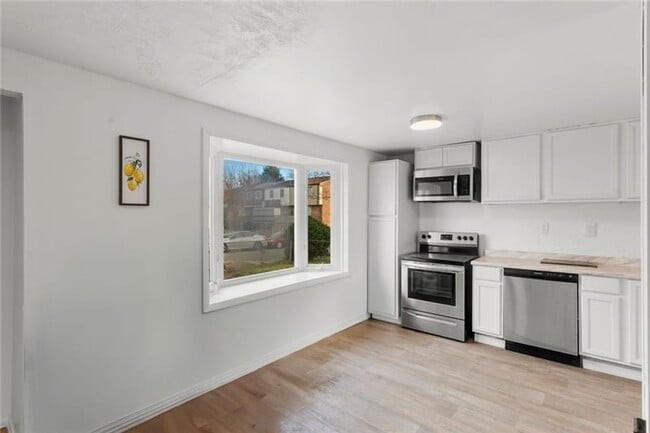 Building Photo - 310 Enright Ct