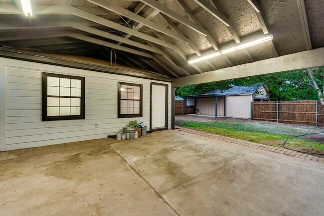 Building Photo - 4728 Houghton Ave