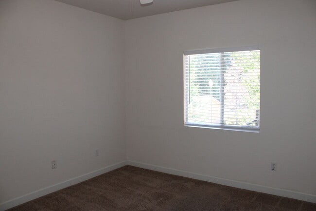 Building Photo - 501 Gibson Dr
