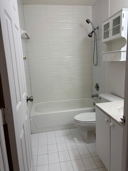 Second bathroom - 9688 SW 138th Ave
