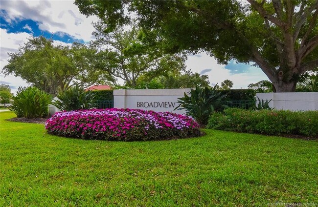 Building Photo - 3510 SE Cambridge Dr