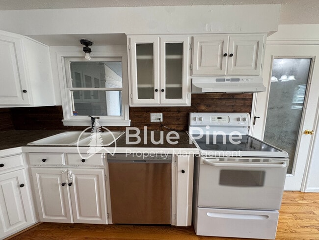 Building Photo - 1861 Gallup St