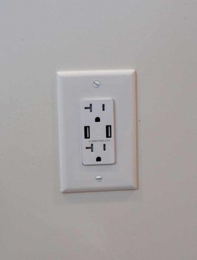 Building Photo - 180 N Main St