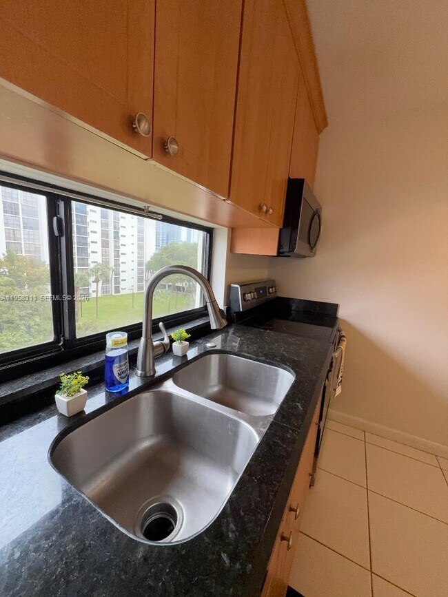 Building Photo - 16919 N Bay Rd