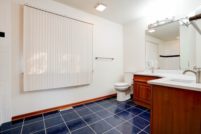 Building Photo - 10 Redtail Ct