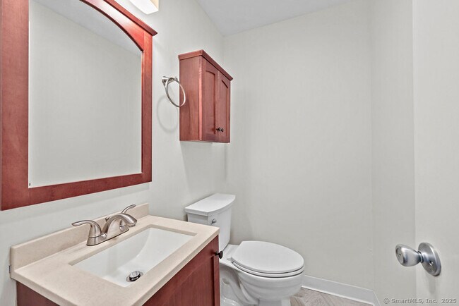 Building Photo - 8 Allspice Ln