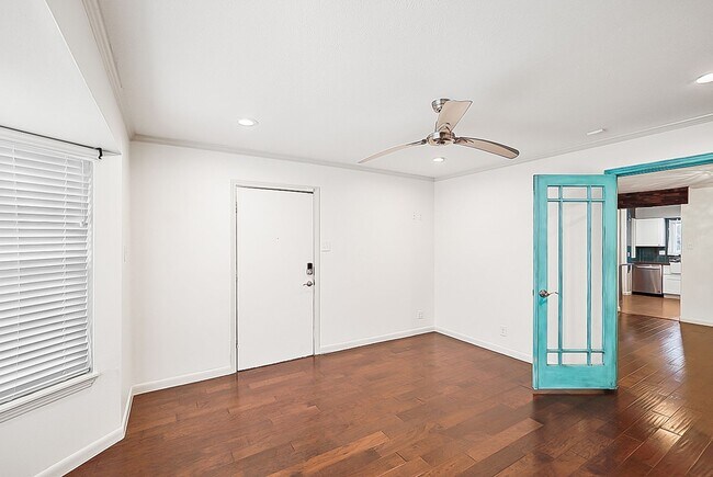 Building Photo - 102 Ruelle