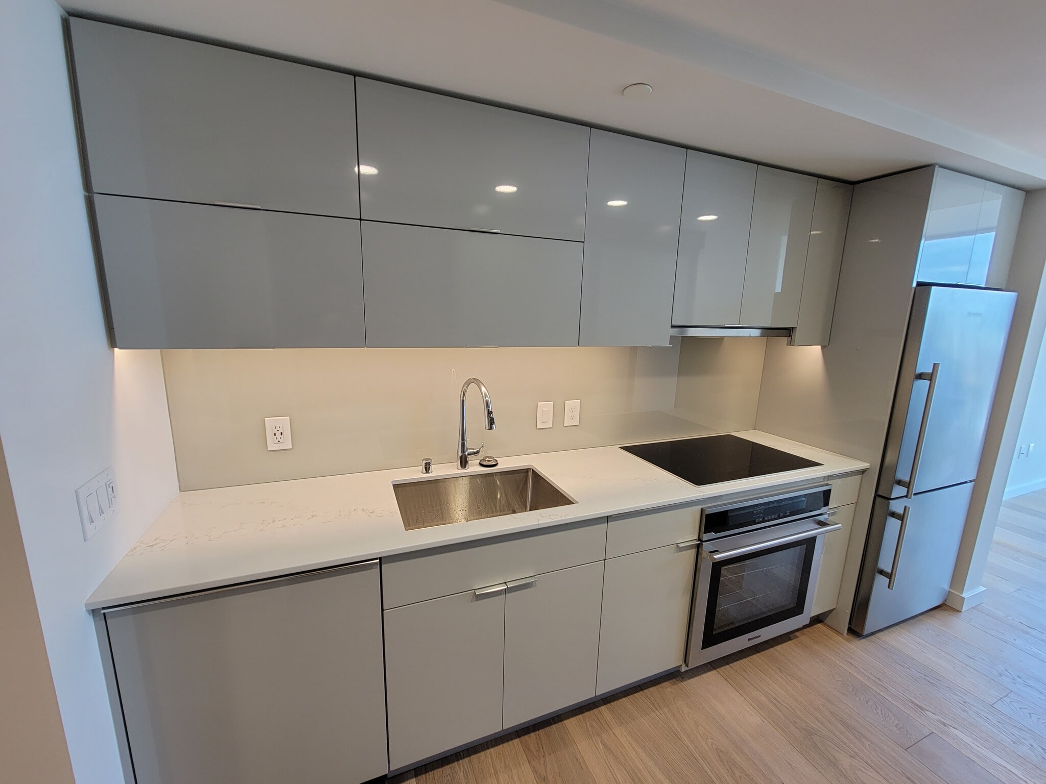 Fully equipped kitchen with brand new appliances - 450 S Main St