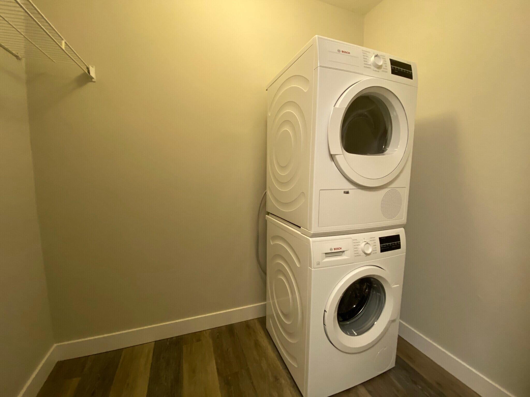 Building Photo - 2 E Delaware Pl