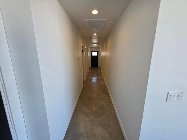 Building Photo - 2061 W Daniel Rd