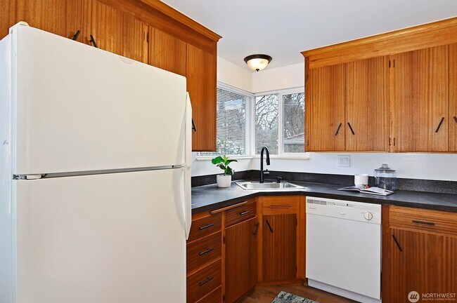 Building Photo - 3633 Triplex