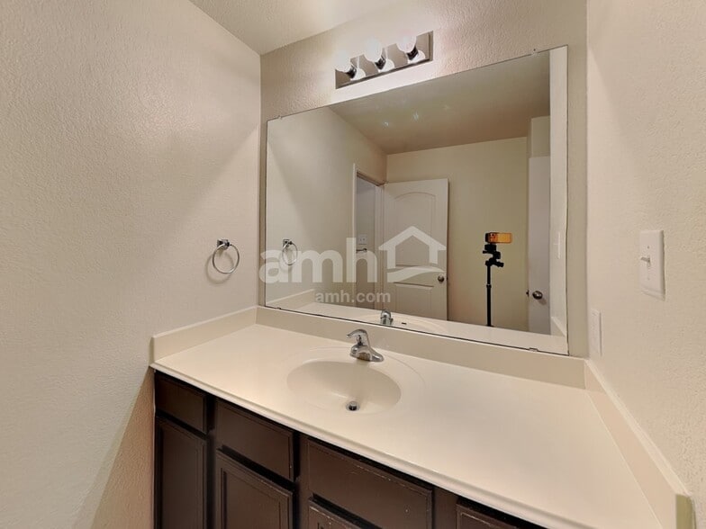 Building Photo - 19800 Andrew Johnson Dr