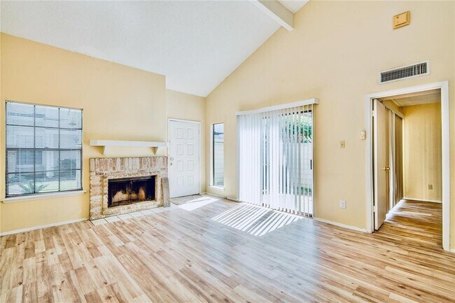 Building Photo - 6103 Ludington Dr