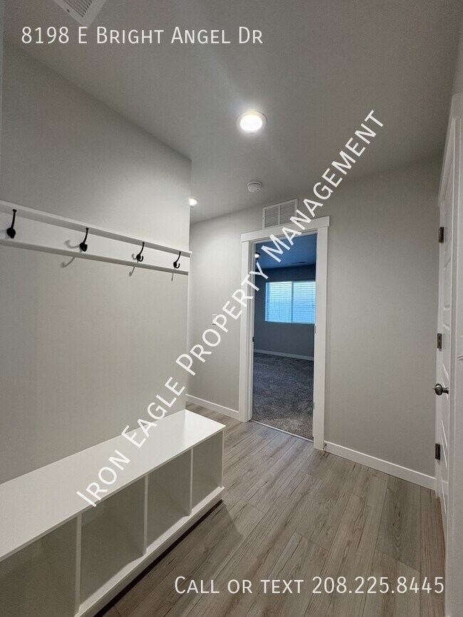 Building Photo - 8198 E Bright Angel Dr