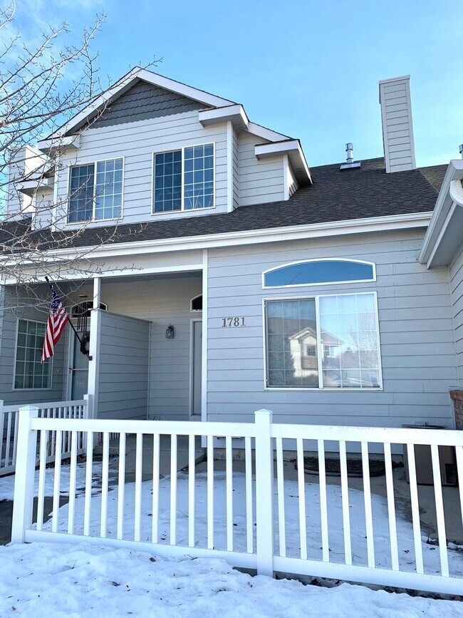 Building Photo - Spacious 3 Bedroom Townhome- Convenient Access to the Front Range