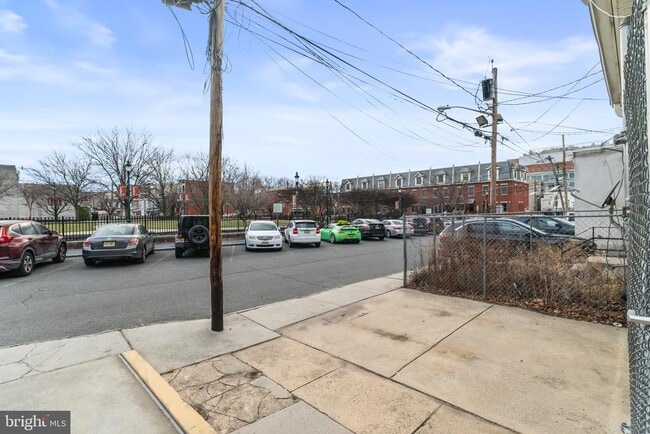 Building Photo - 614 Benson St