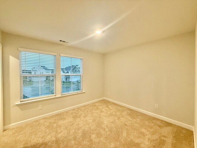 Building Photo - 443 White Oak Gdn Wy