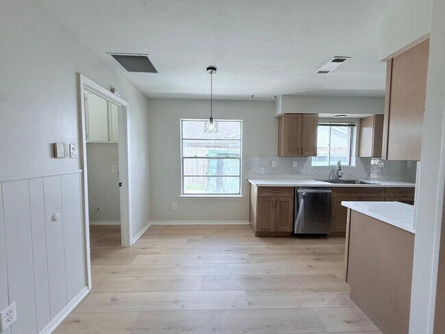 Building Photo - 11310 Sagewind Dr