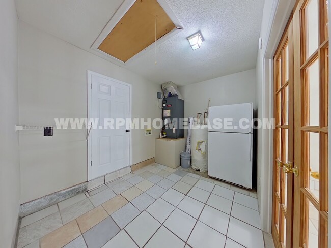 Building Photo - Charming & Updated 3BR/2BA plus Flex Room with Massive Privacy-Fenced Backyard