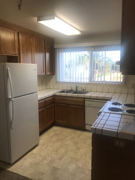 KITCHEN - 16245 Keith Way