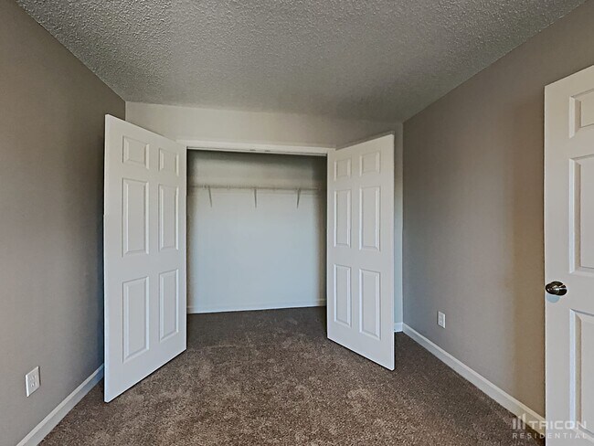 Building Photo - 2608 Misty Cove Pl NE
