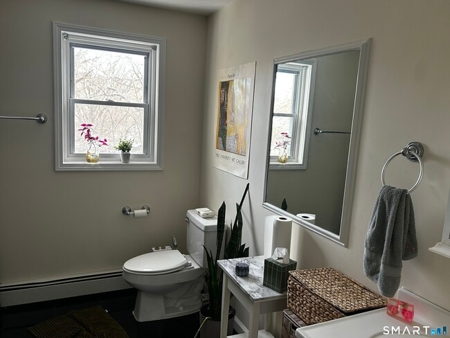 Building Photo - 9 Concord St