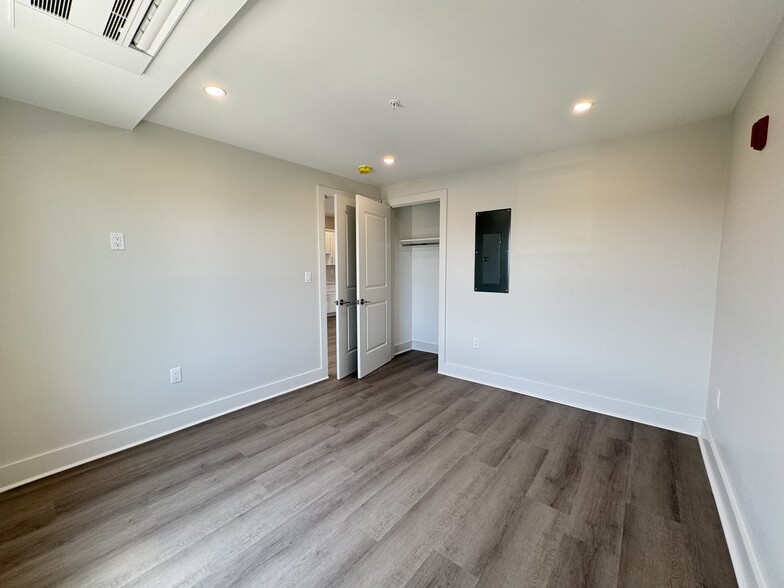 Building Photo - 386 Atwells Ave