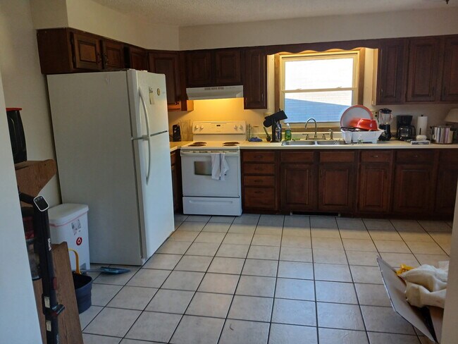 Building Photo - 187 Oakland Rd