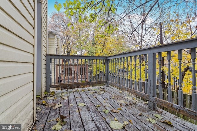 Building Photo - 609 W 9th St