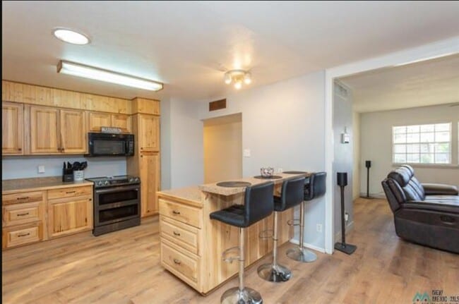 Building Photo - 1403 W Bonita Dr
