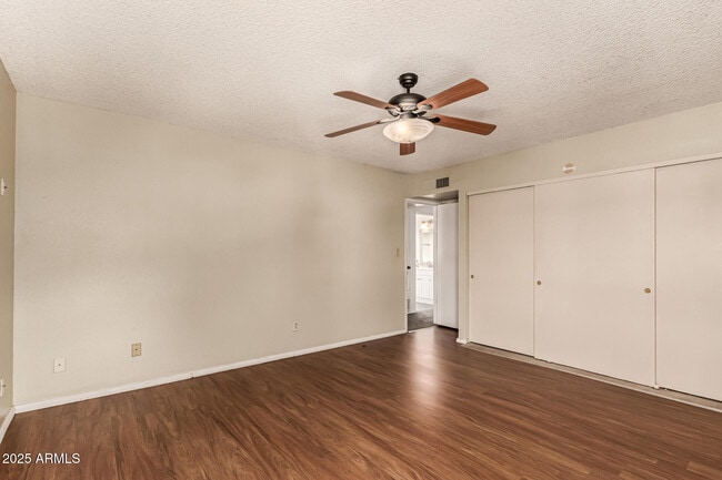 Building Photo - 2680 E Oakleaf Dr