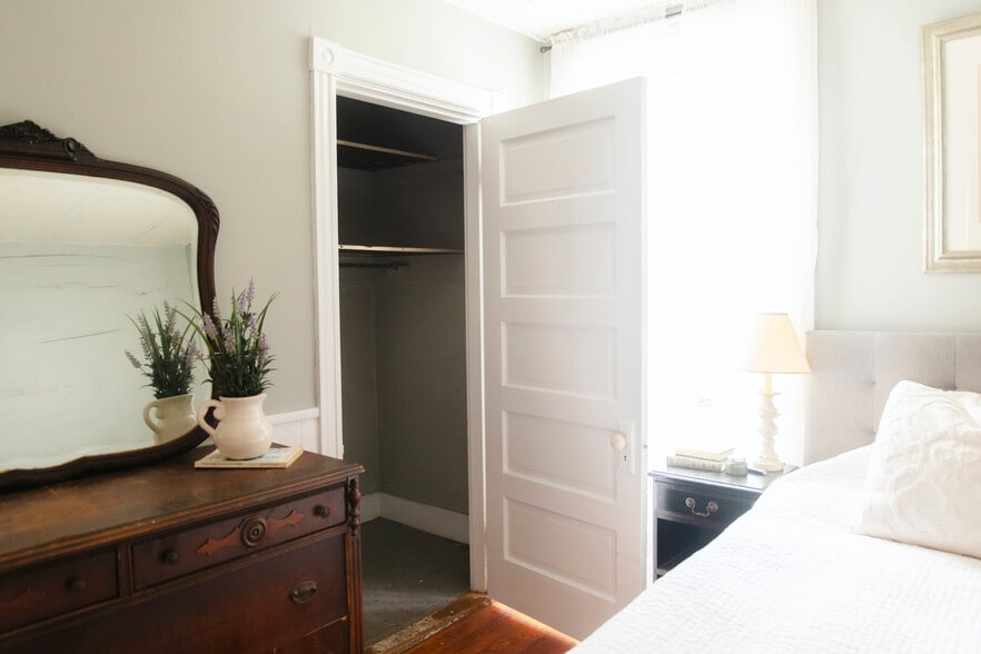 Building Photo - 119 Sherwood St