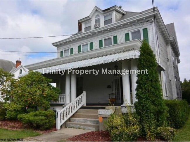 Building Photo - 628 Mulberry Ave