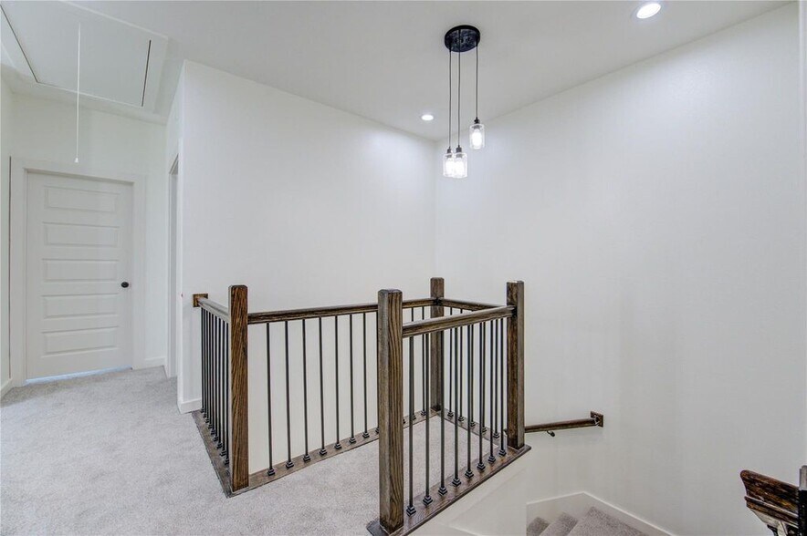 Building Photo - 2919 El Fenice Ln