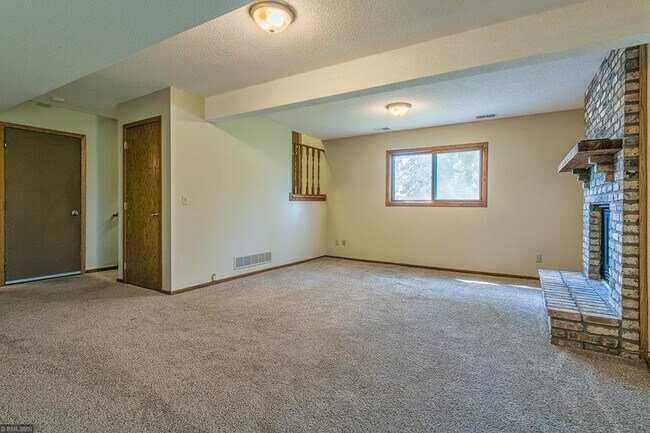 Building Photo - 9241 Upland Ln N