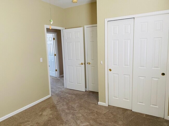 Building Photo - Immaculate home in Castle Pines North