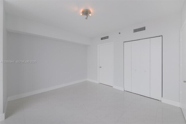 Building Photo - 495 Brickell Ave