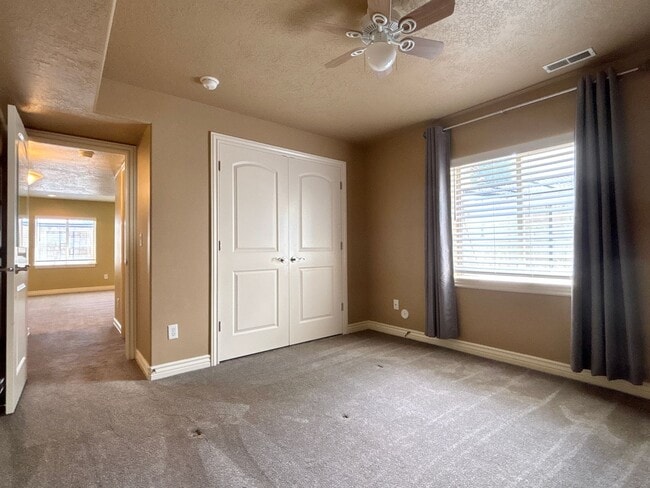 Building Photo - Beauty & Space on Premium Corner Lot!