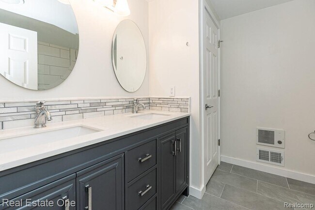 Building Photo - 732 Rutgers Rd