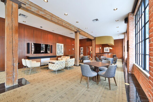 Building Photo - 500 W Harbor Dr