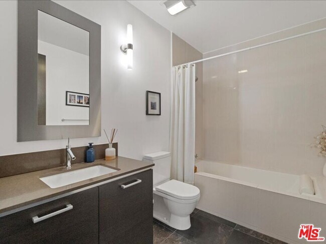 Building Photo - 13320 Beach Ave