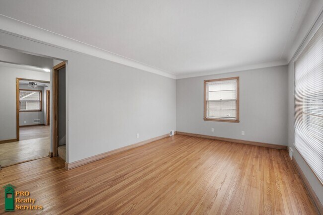 Building Photo - 4 Bedroom Home **Half Off August Rent with...