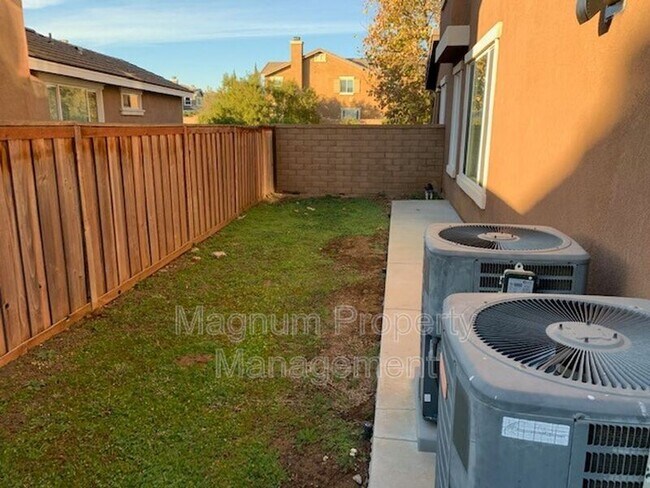 Building Photo - 29675 Ski Ranch St