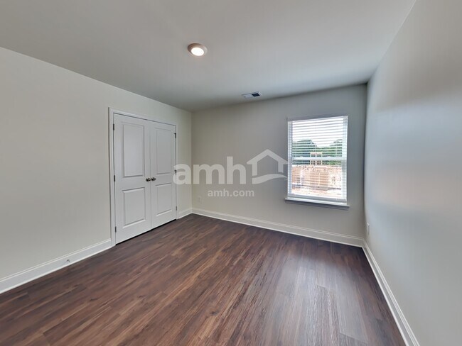 Building Photo - 2022 Windsor Park Ave